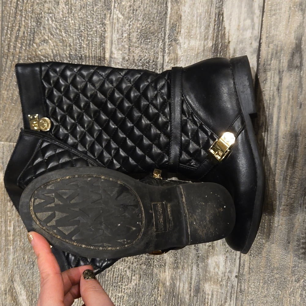 Mk boot size 4 girls